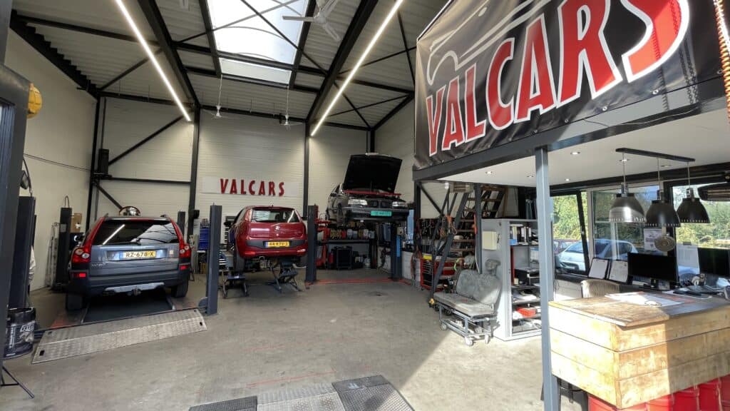 Garage Valcars van binnen